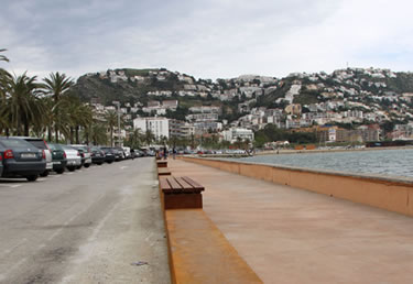 Aparcament front de mar