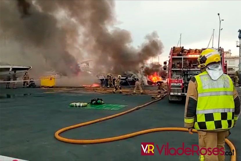 Incendi vaixell a Empuriabrava