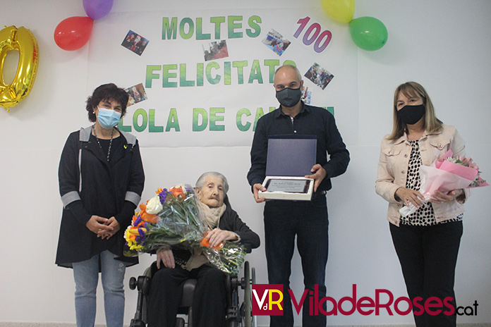 Dolors Pagès rep la Medalla Centenària