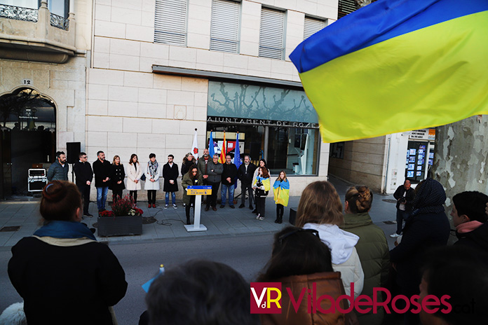 Concentració a Roses en rebuig a la guerra d'Ucraïna