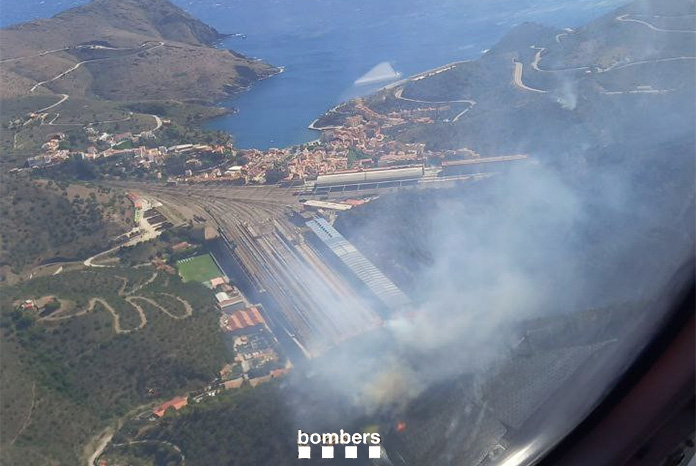 Incendi forestal a Portbou