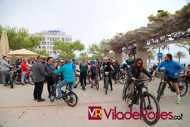 Prohibició de circular amb bicicleta, patins o patinets pel passeig marítim de Roses