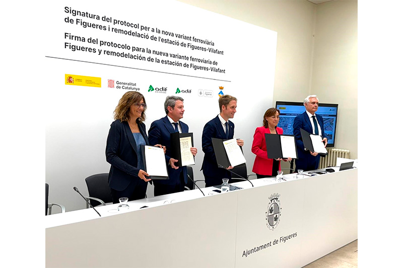 Acord històric per posar fi als passos a nivell de Figueres