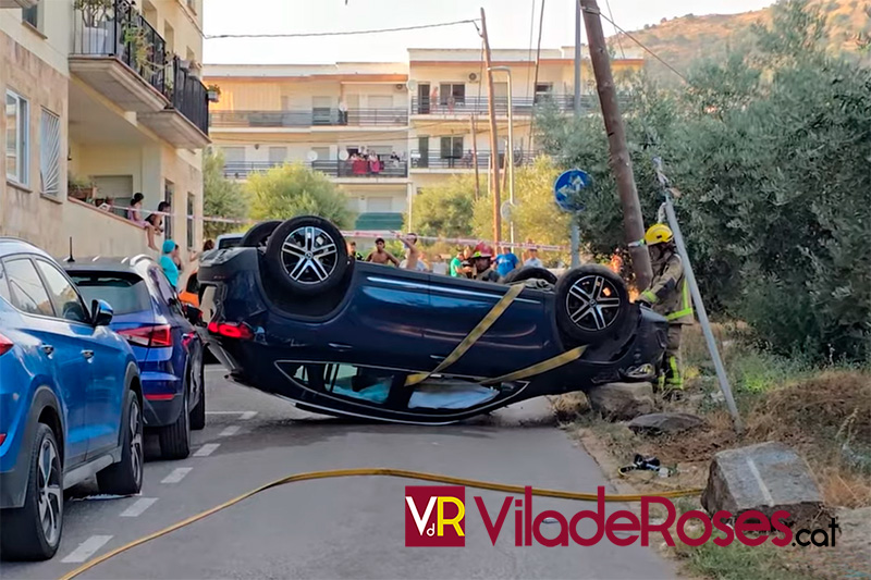 Cotxe robat i bolcat a Roses